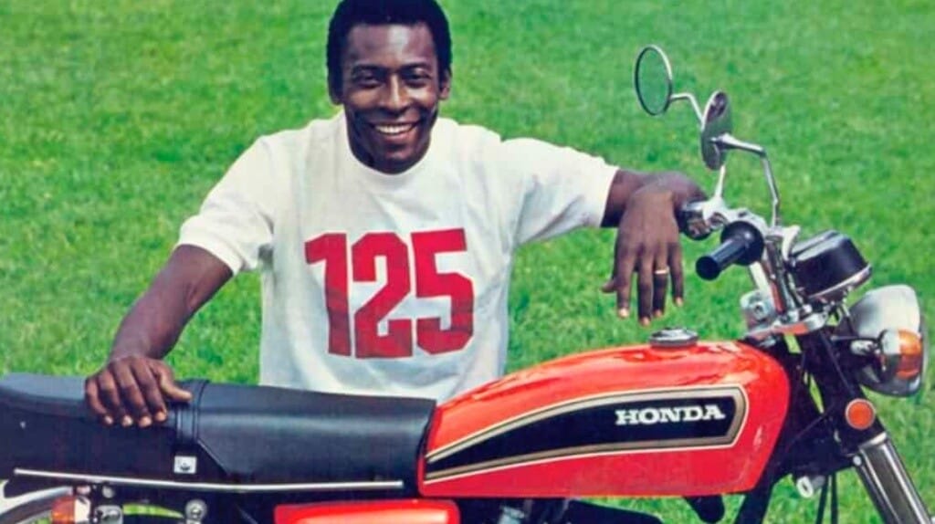 Pelè, il re del calcio che rese famosa la Honda CG 125
