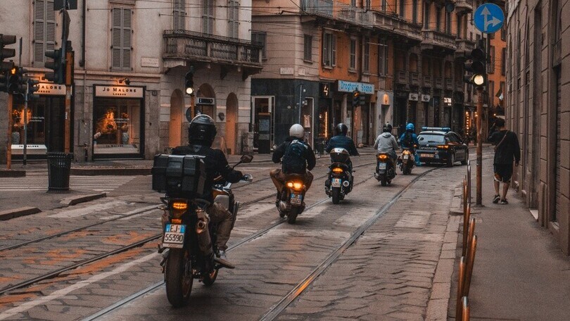 Milano dal 2024 riduce il limite di velocità a 30 km/h