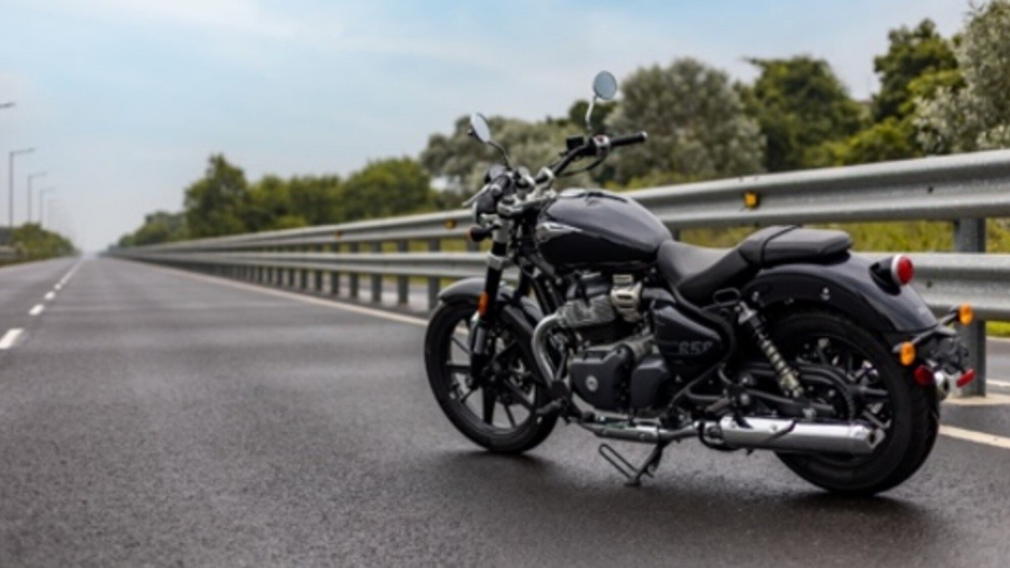 Royal Enfield al MBE 2023 con la nuova Super Meteor 650