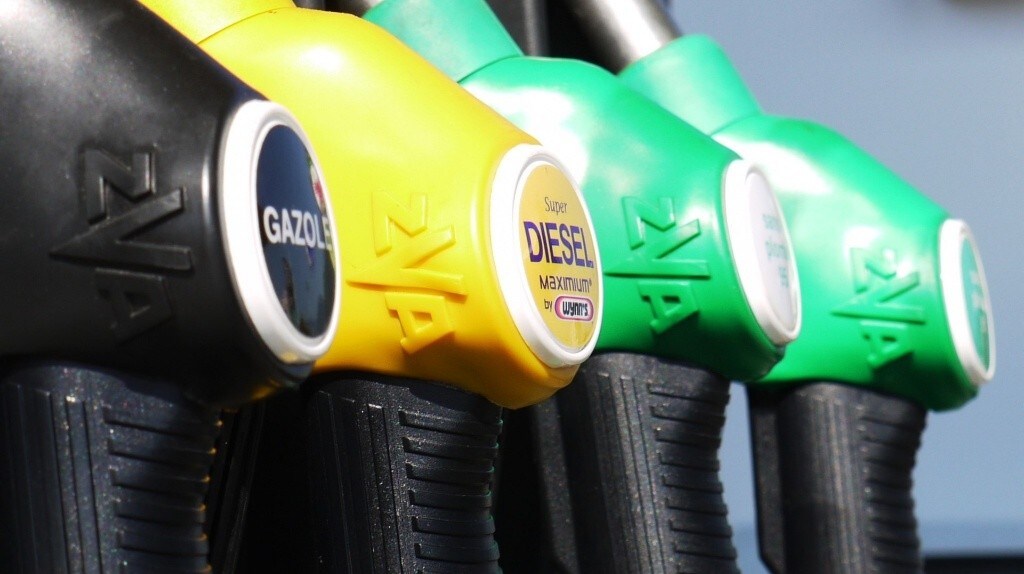 Benzina, preoccupano i rialzi: self a 1,880 euro/litro