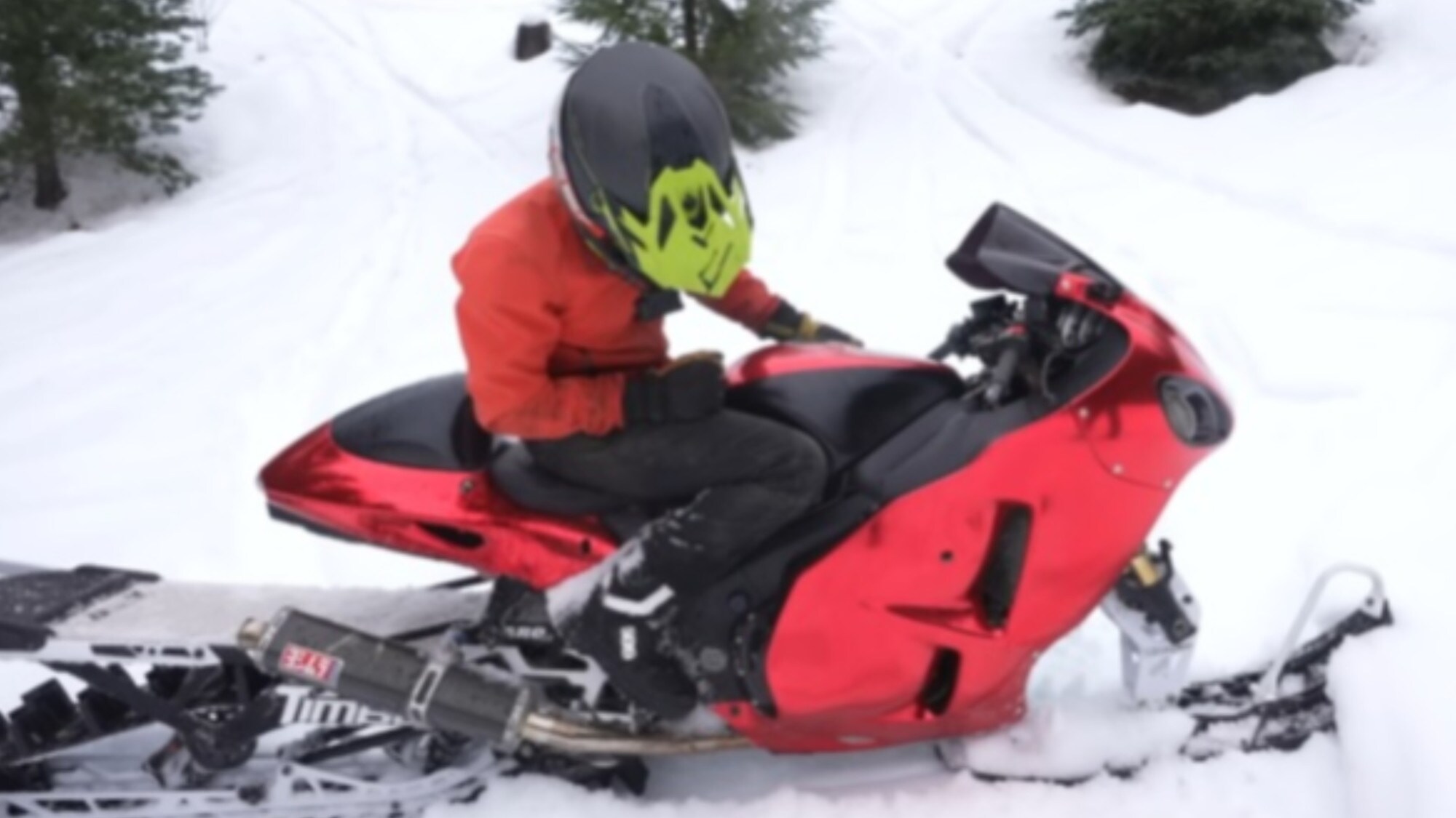 Una Suzuki Hayabusa diventa la motoslitta... "più veloce del mondo!"