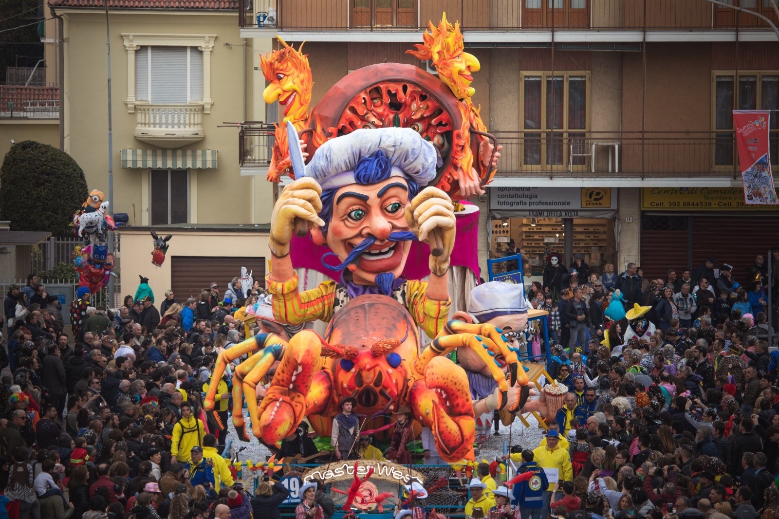 In moto verso due borghi piemontesi per festeggiare il Carnevale