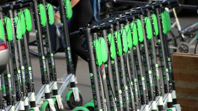 Monopattini elettrici, si o no? A Parigi referendum sullo sharing