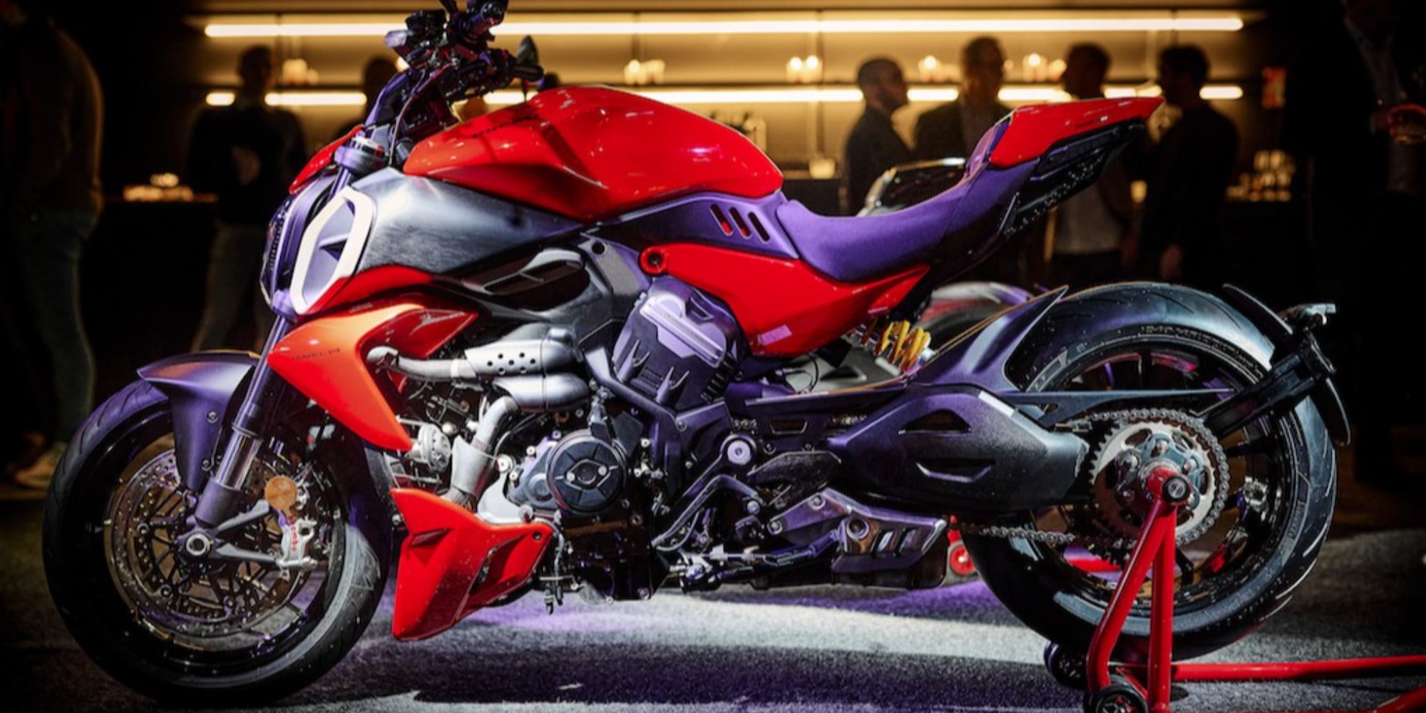 Ducati, sport e raffinatezza con Diavel V4 Design Knights