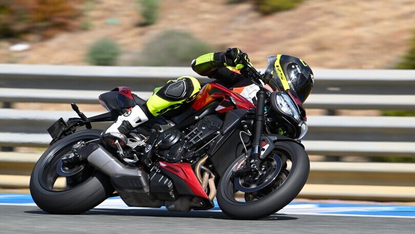 Triumph Street Triple R e RS, LE FOTO DELLA PROVA