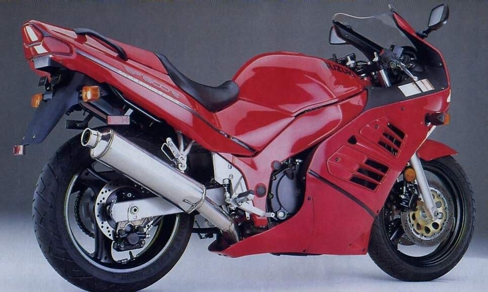 Suzuki RF 600 R, trent’anni della sport tourer ispirata alla Ferrari Testarossa