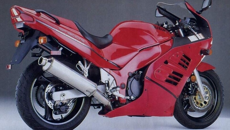 Suzuki RF 600 R, trent’anni della sport tourer ispirata alla Ferrari Testarossa