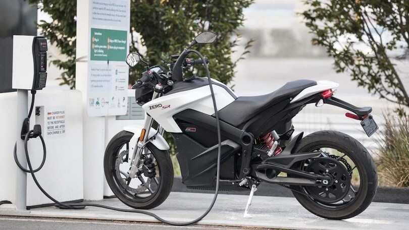 Rivoluzione elettrica nel 2035: e le moto?