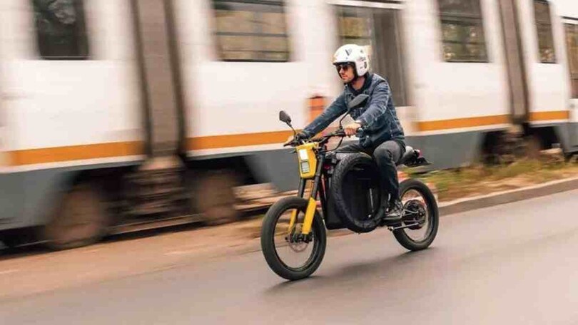 Colibri, l'M22 è una moto elettrica... pieghevole!