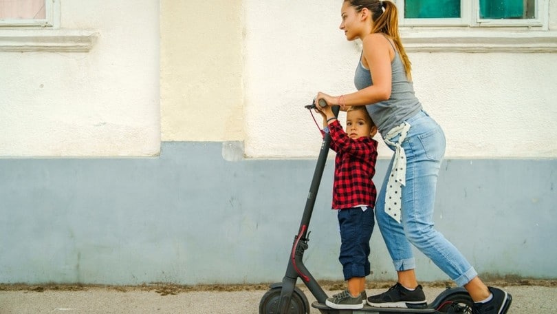 Monopattino elettrico, andare in due è vietato per Legge