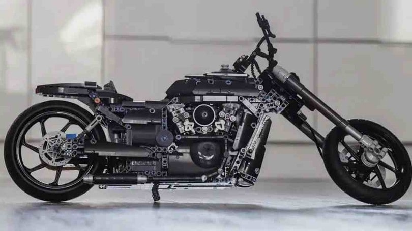 Harley- Davidson: la V-Rod fatta di LEGO