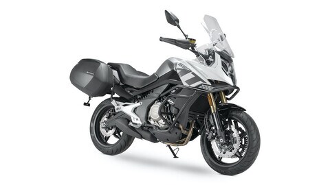 CFMoto 650 MT: le foto