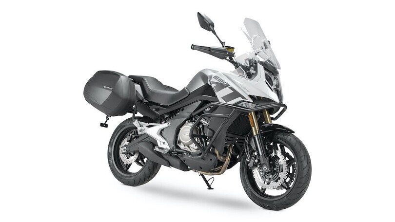 CFMoto 650 MT: le foto