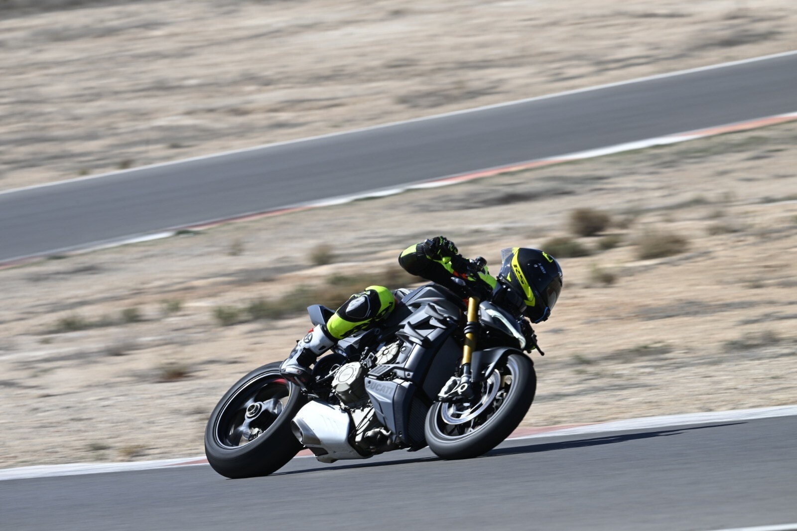 Ducati Streetfighter V4 S 2023, LE FOTO DELLA PROVA