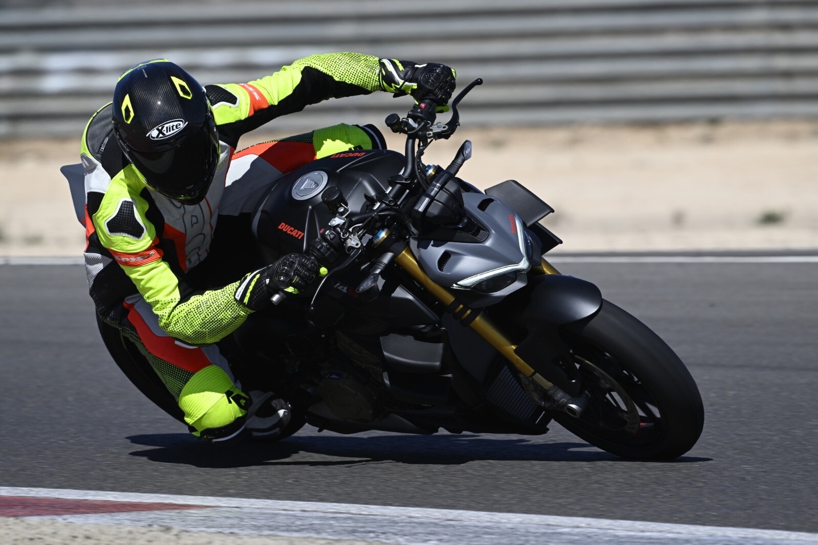 Ducati Streetfighter V4 S 2023, LE FOTO DELLA PROVA