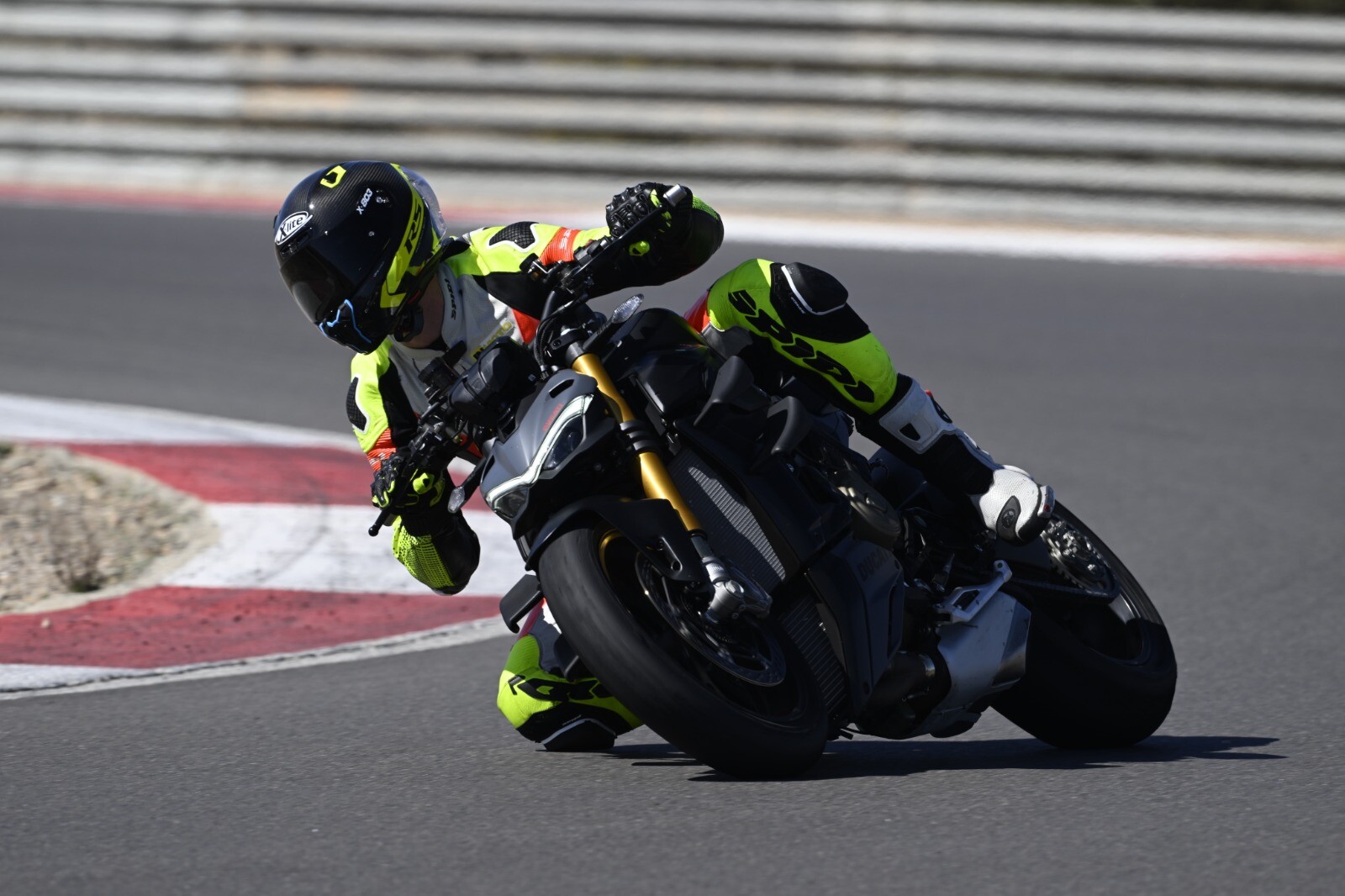 Ducati Streetfighter V4 S 2023, LE FOTO DELLA PROVA