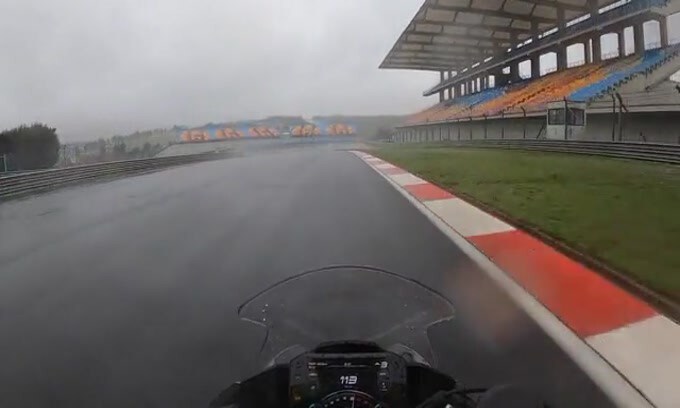 Prova CFMoto: on-board in pista con la nuova 450SR