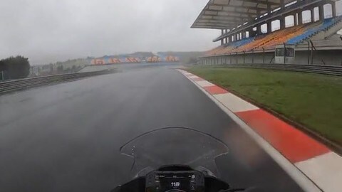 Prova CFMoto: on-board in pista con la nuova 450SR