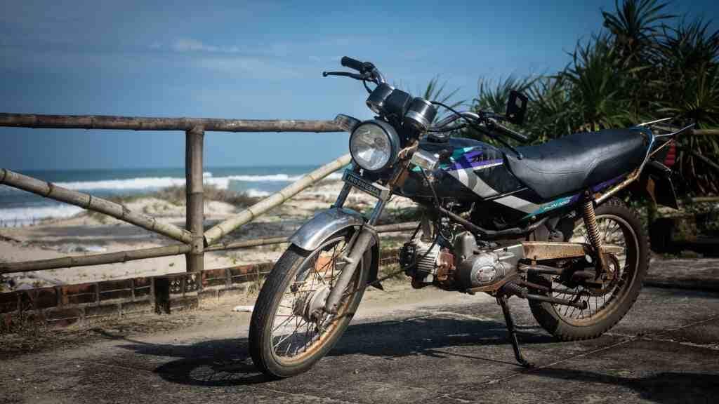 Bali, turisti incivili in moto: si va verso il divieto di usarle