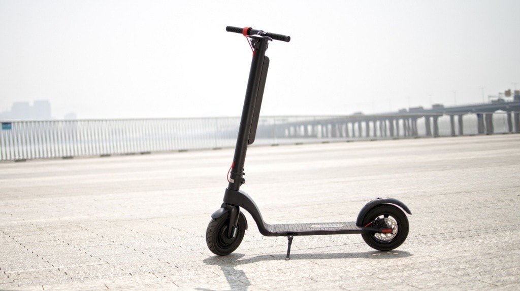 Sul monopattino elettrico (truccato) beccato a 99 km/h in centro città