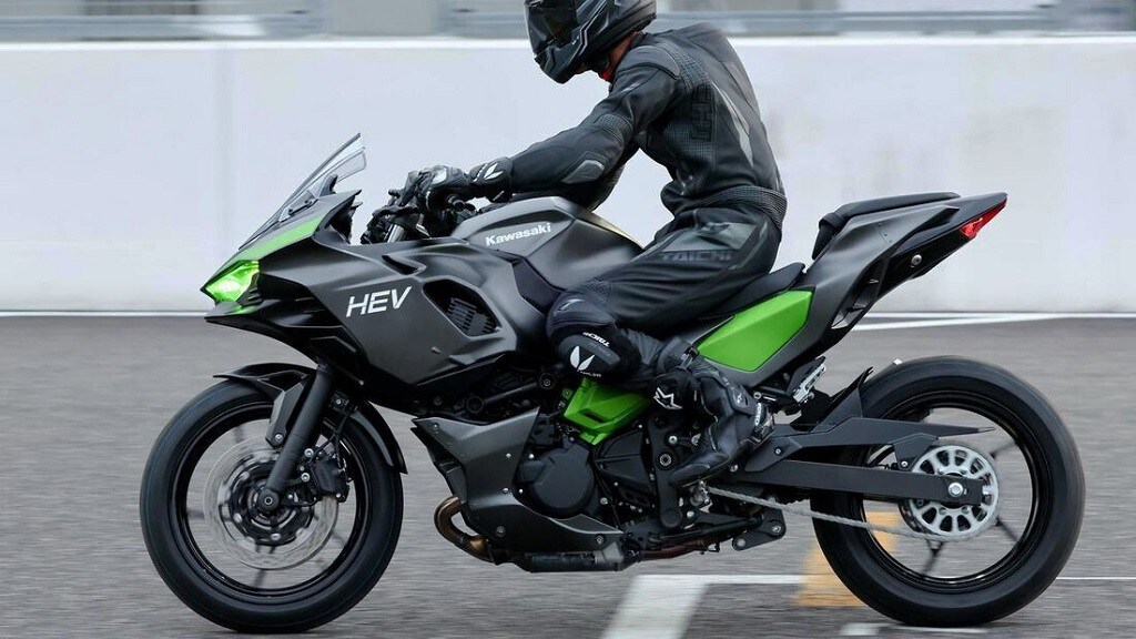 La prima Kawasaki ibrida arriverà nel 2024