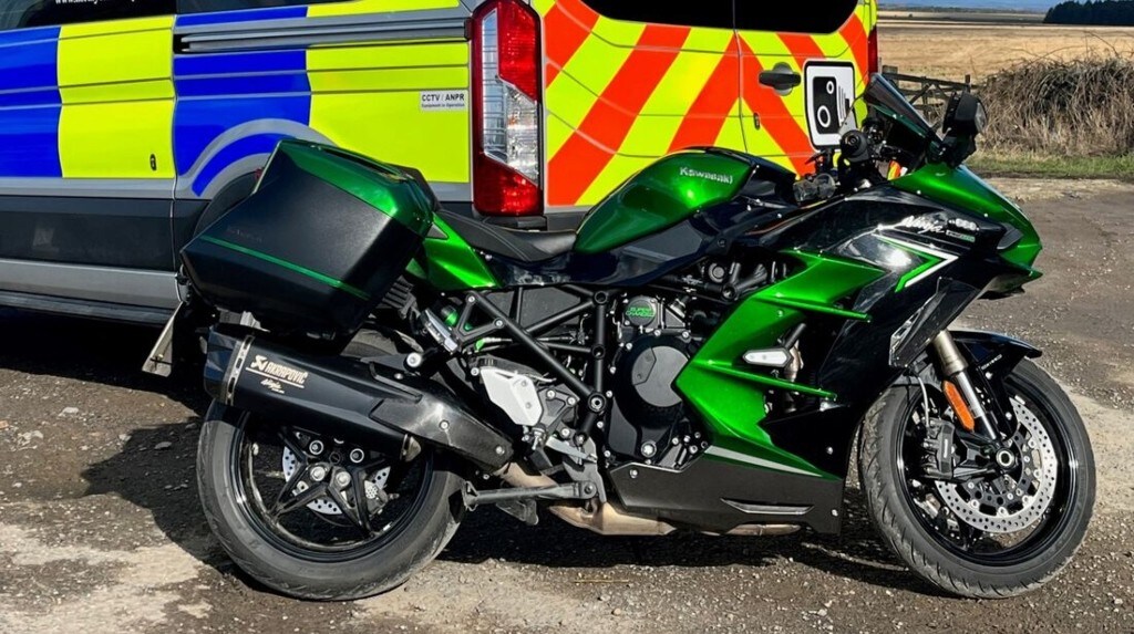 Kawasaki Ninja H2 SX: telecamere 4K e 200 CV per la Polizia inglese