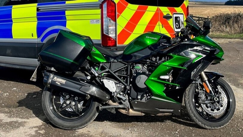Kawasaki Ninja H2 SX: telecamere 4K e 200 CV per la Polizia inglese