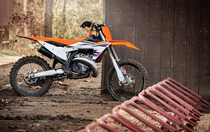 KTM, gamma cross 2024: ciclistica aggiornata e nuove grafiche