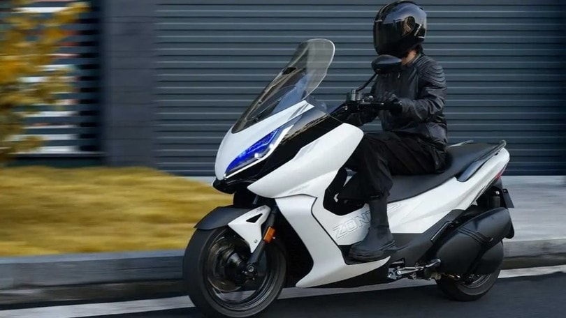 ZT500, Zontes si tuffa sul mercato dei maxi-scooter