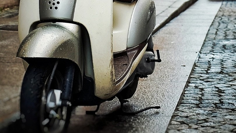 Milano, 83enne riceve 24 multe per lo scooter… che gli è stato rubato