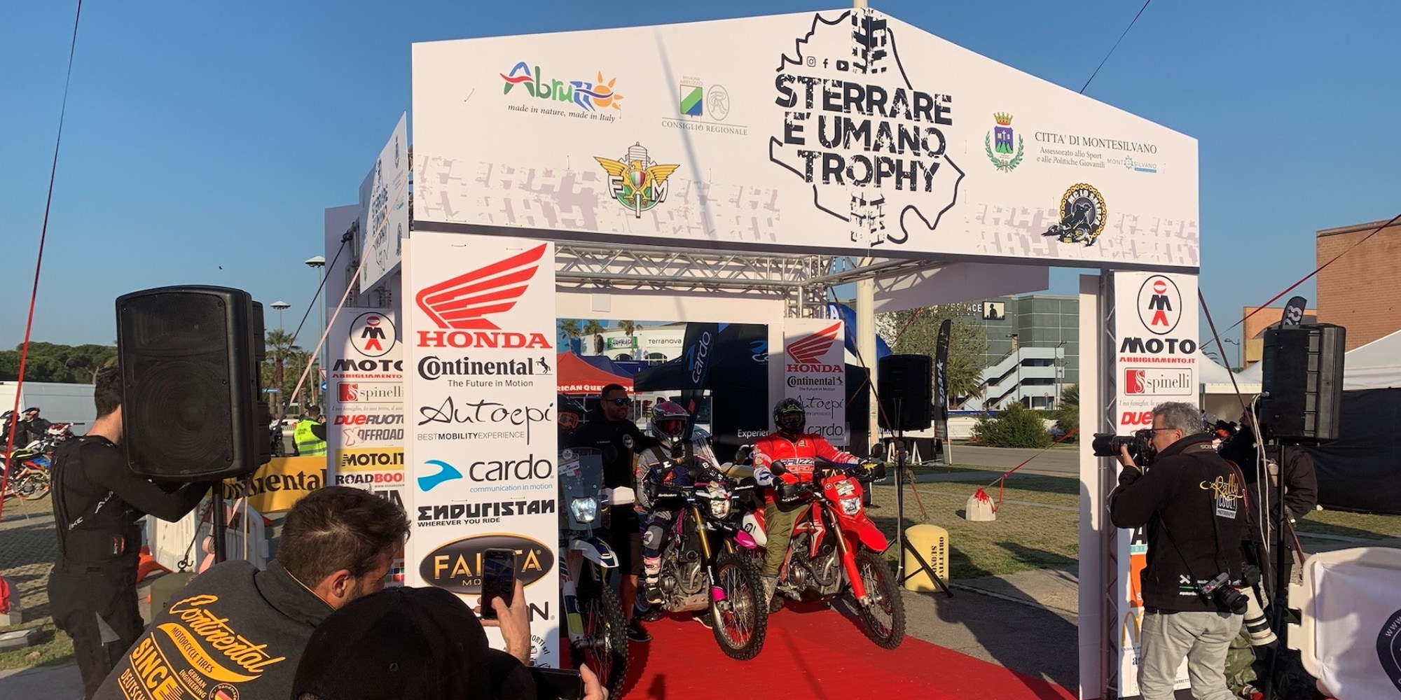 "Sterrare Umano" tra natura e tecnologia. Con Cardo Systems l' adventouring è sempre connesso