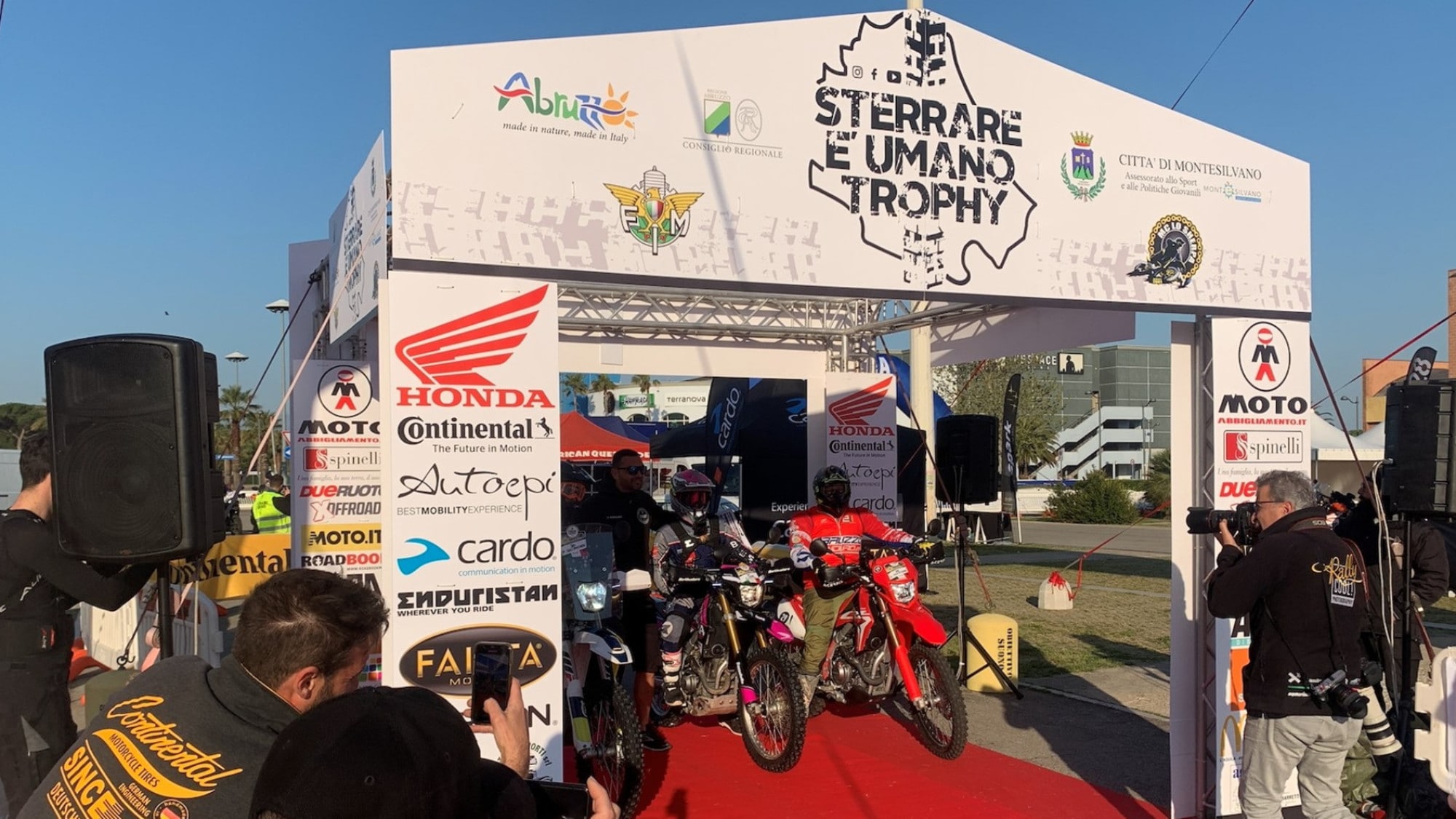 "Sterrare Umano" tra natura e tecnologia. Con Cardo Systems l' adventouring è sempre connesso