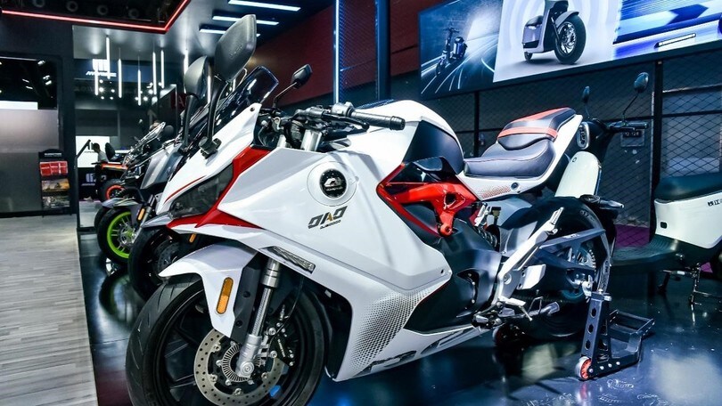 QJ Motor: ecco la Sportiva elettrica OAO