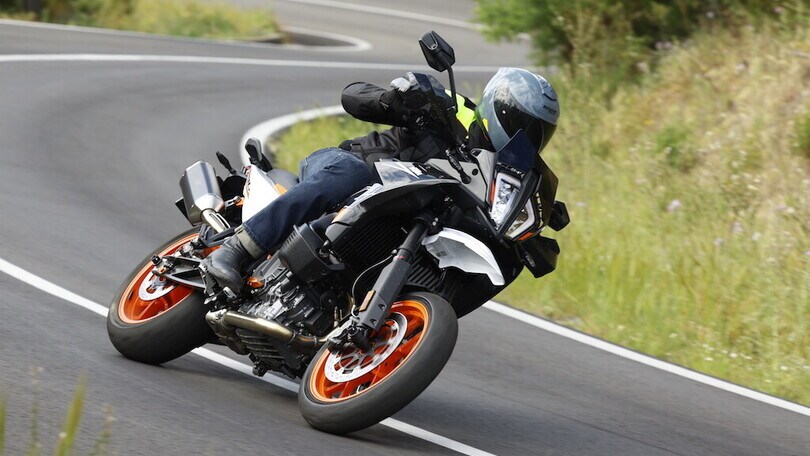 KTM, via ai test ride per provare la nuova 890 SMT