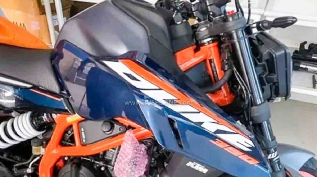 KTM 390 Duke 2024, la foto: nuovo design e motore più potente