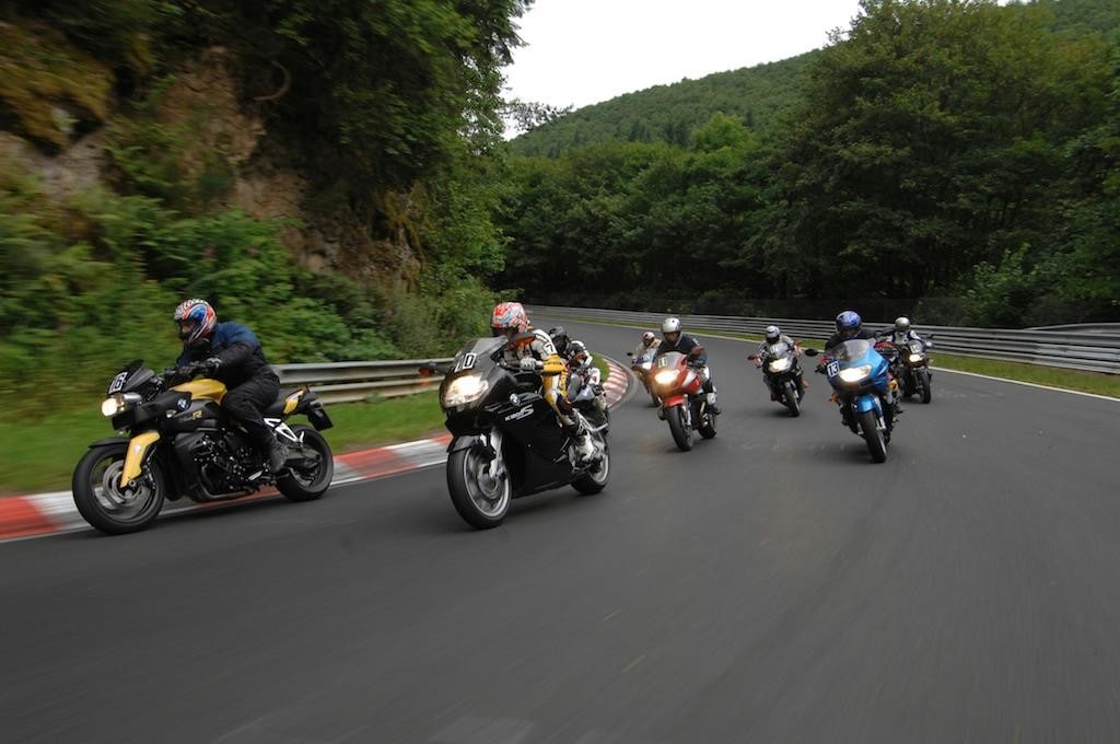 Nürburgring, per girare in circuito servono moto da almeno 130 km/h