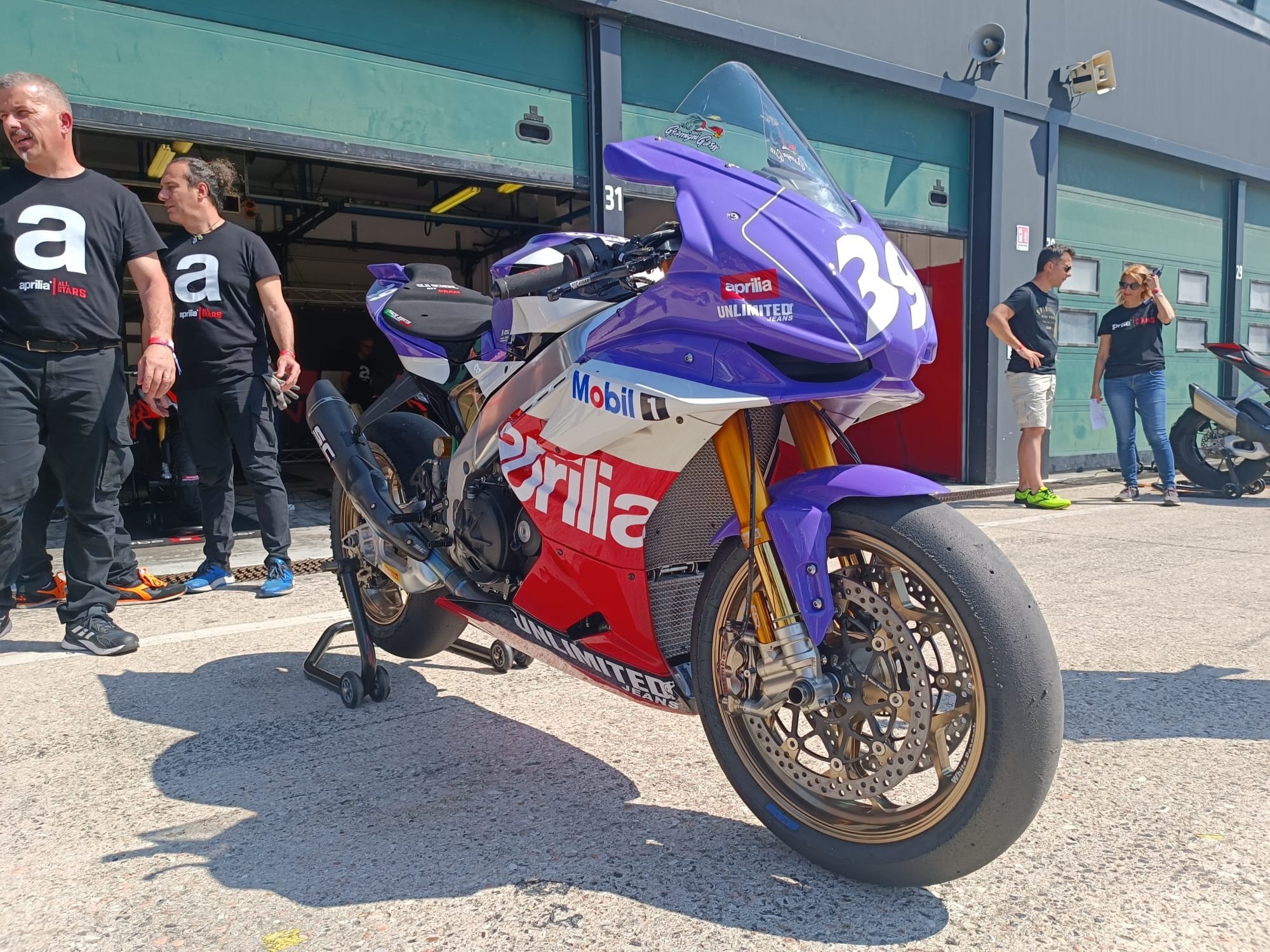 Aprilia All Stars: Alex Gramigni sfila con la evocativa "KitGram"