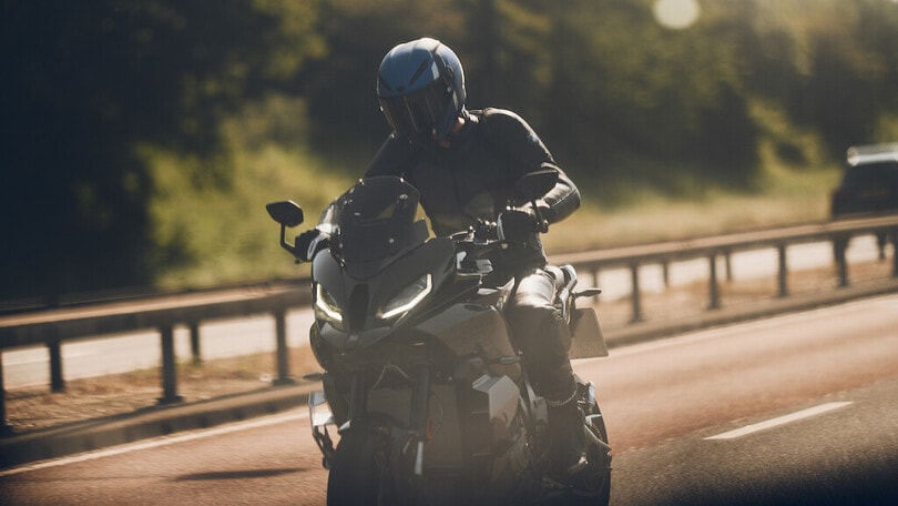 BMW M 1000 XR: le foto