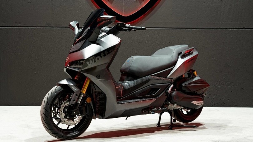Wottan Storm-R 300, il maxi scooter spagnolo da città e da viaggio