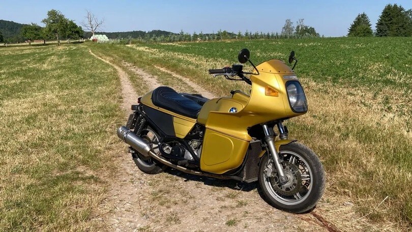 Da un Suzuki Burgman 650 nasce una... BMW R 100 RS