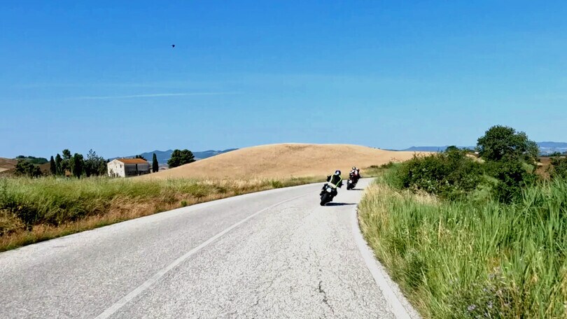 Castellina Way, la strana piccola adunanza dei motociclisti