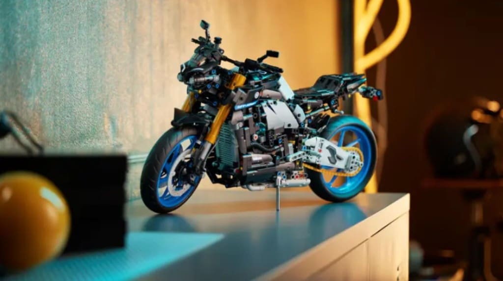 LEGO Technic Yamaha MT-10 SP, 1478 mattoncini di grinta