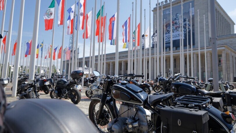 BMW, successo per i Motorrad Days a Berlino: tra tradizione e adrenalina