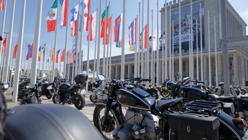BMW, successo per i Motorrad Days a Berlino: tra tradizione e adrenalina