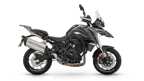 Nuova Benelli TRK 702: le FOTO