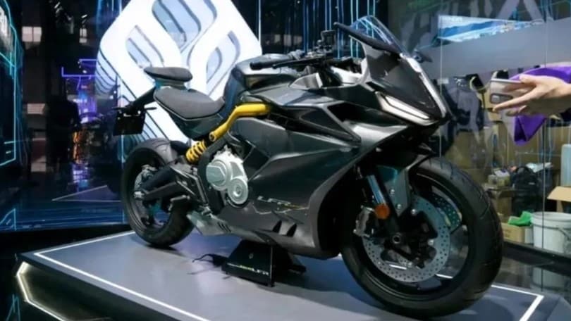 Benda punta sulle sportive con la nuova LFR 700