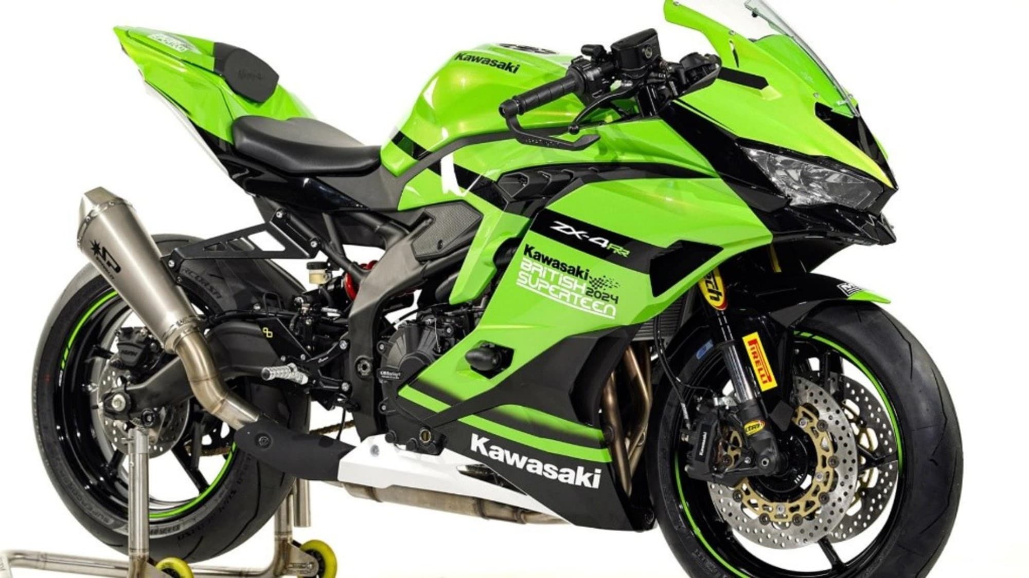 Kawasaki, la ZX-4RR debutta in gara nel British Superteen