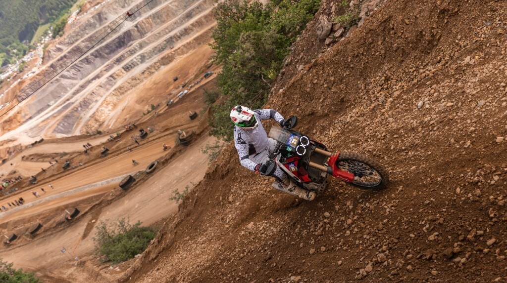Ducati Desert X e Antoine Meo dominano l'Erzbergrodeo: il video