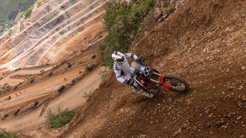 Ducati Desert X e Antoine Meo dominano l'Erzbergrodeo: il video