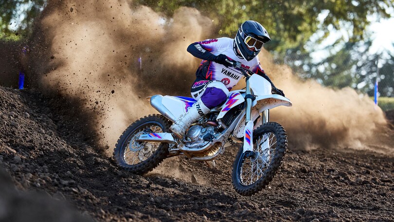 Yamaha festeggia i 50 anni nel cross con una evocativa YZ250F